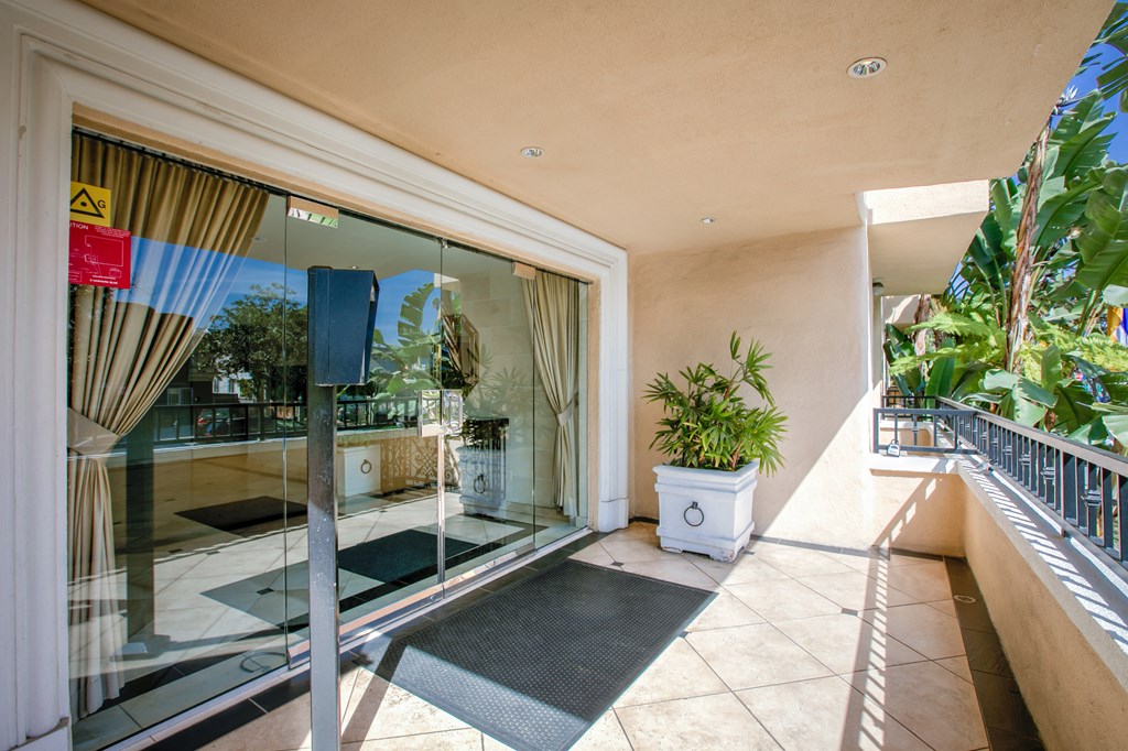 Apartment Building in Los Angeles