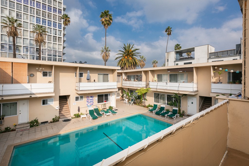 Apartment Building in Los Angeles Pool