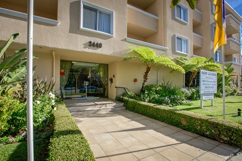 Apartment Building in Los Angeles