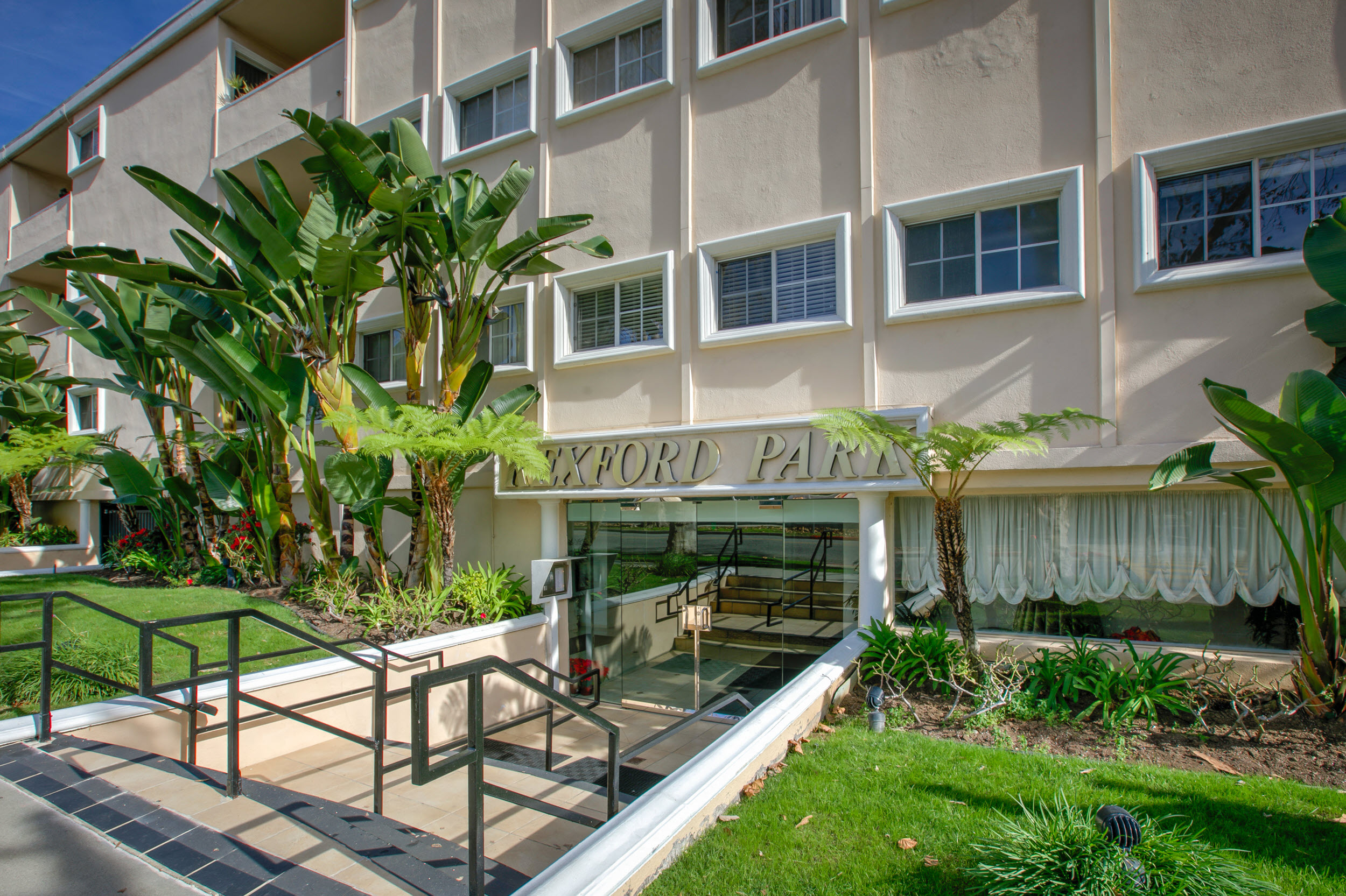 Apartment Building in Beverly Hills