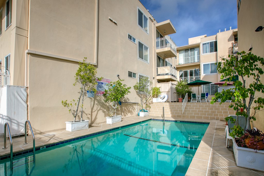 Apartment Building in Los Angeles Pool