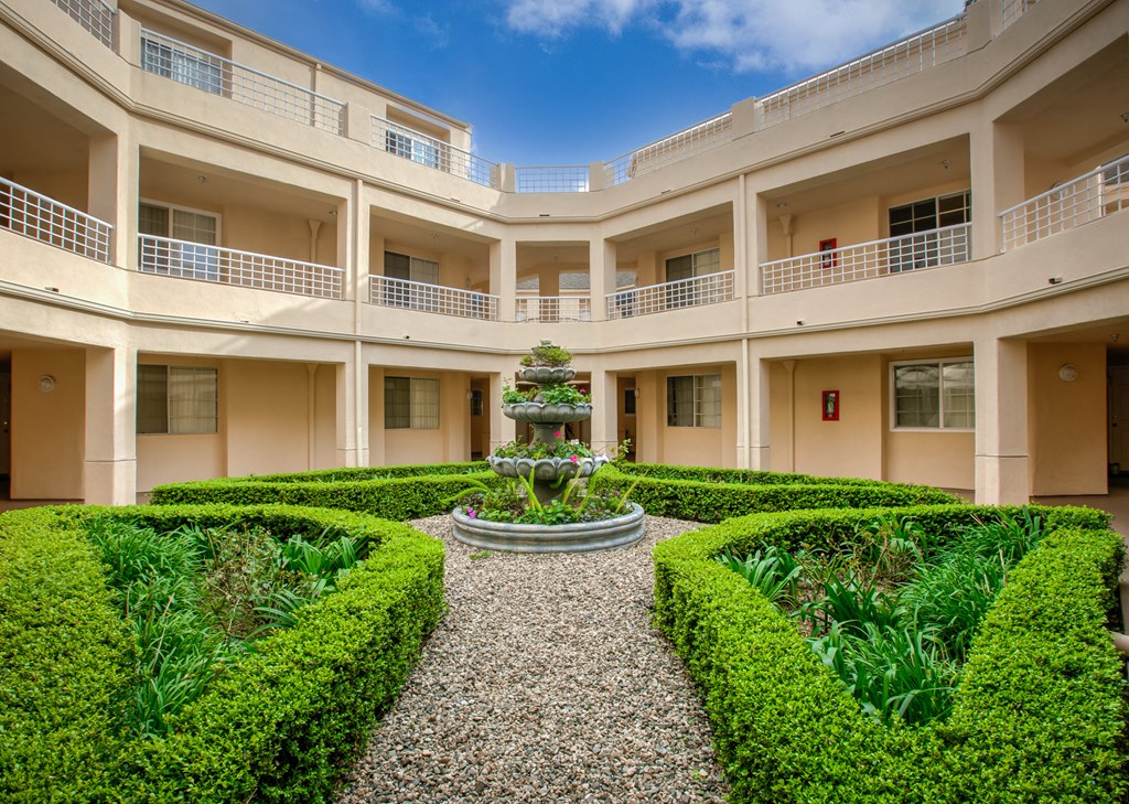 Apartment Building in Huntington Beach Courtyard