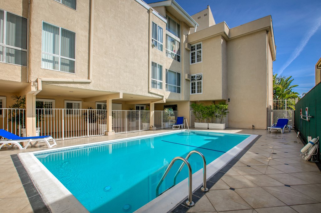 Apartment Building in Los Angeles Pool
