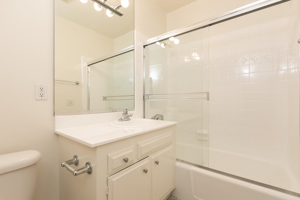 Bathroom with Bathtub/Shower