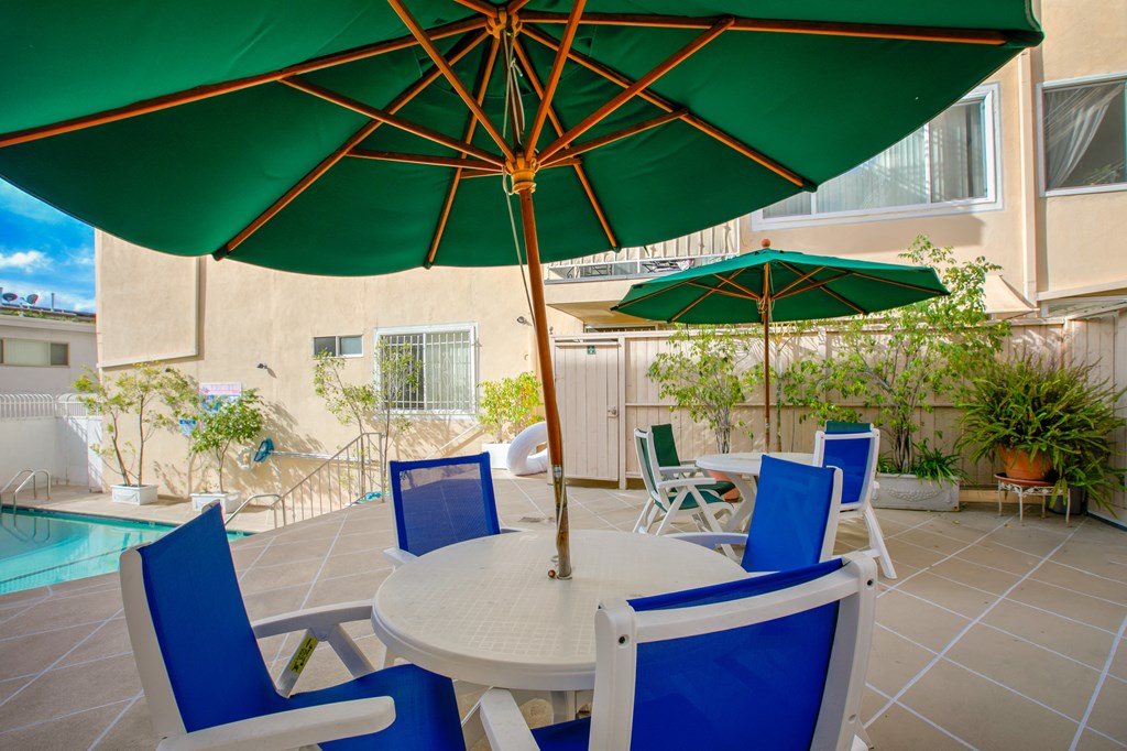 Apartment Building in Los Angeles Courtyard