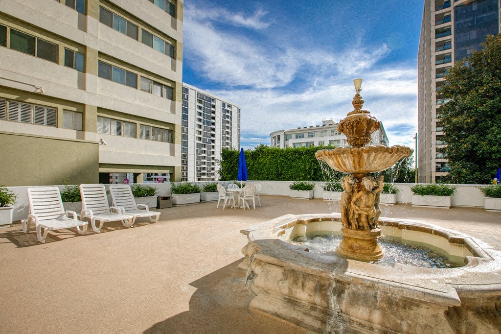 Apartment Building in Los Angeles Courtyard