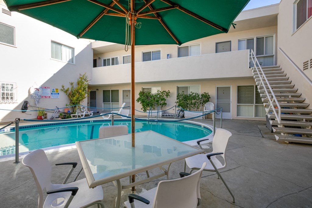 Apartment Building in Los Angeles Pool