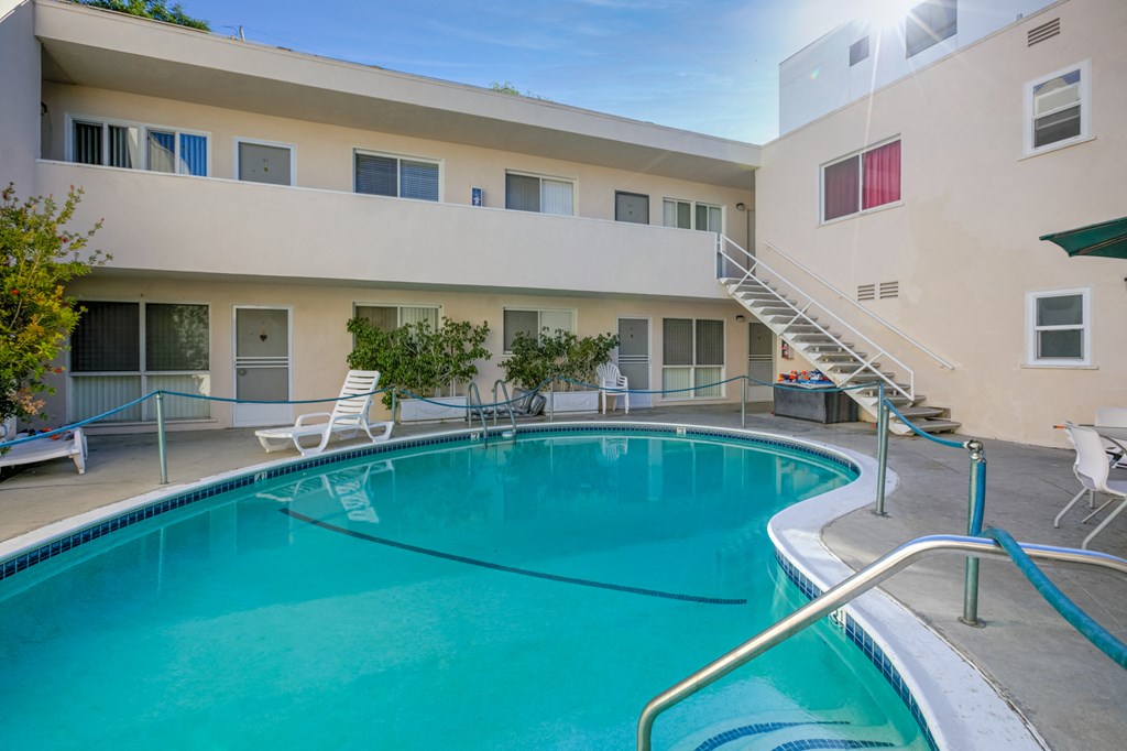 Apartment Building in Los Angeles Pool