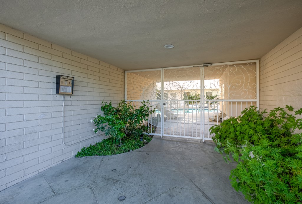 Apartment Building in Los Angeles Gate