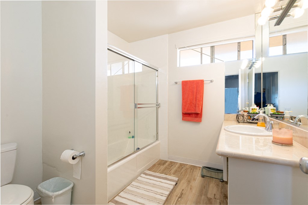 Bathroom with Bathtub/Shower