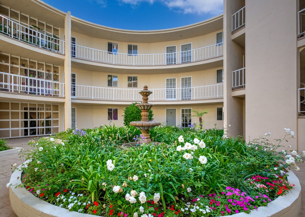 Apartment Building in Santa Monica Courtyard