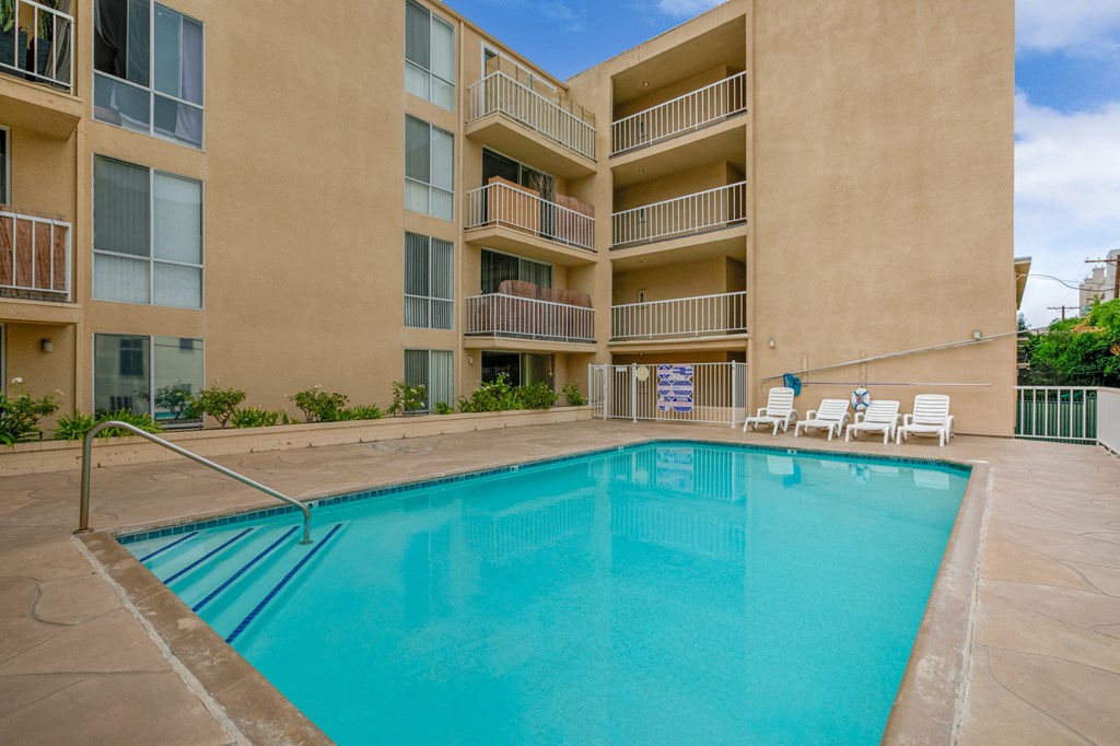 Apartment Building in Los Angeles Pool