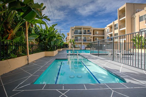 Apartment Building in Los Angeles Pool