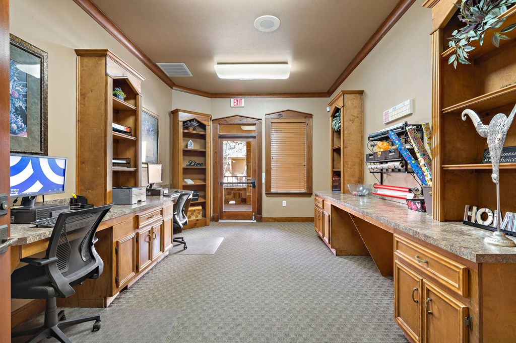 a home office with a desk and a chair at The Verandah, Austin