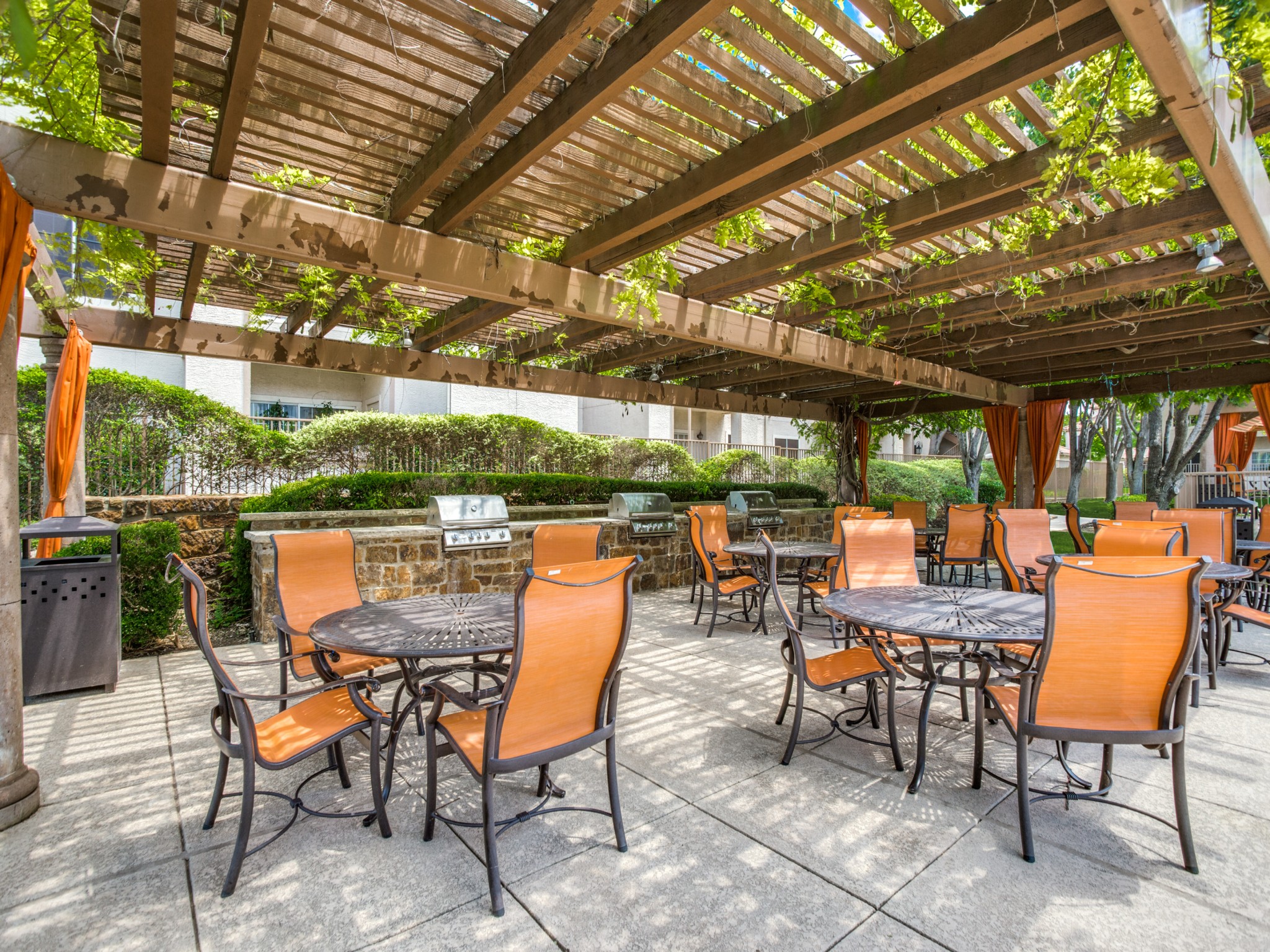 BBQ and Picnic Area at La Ventura Apartments, Plano