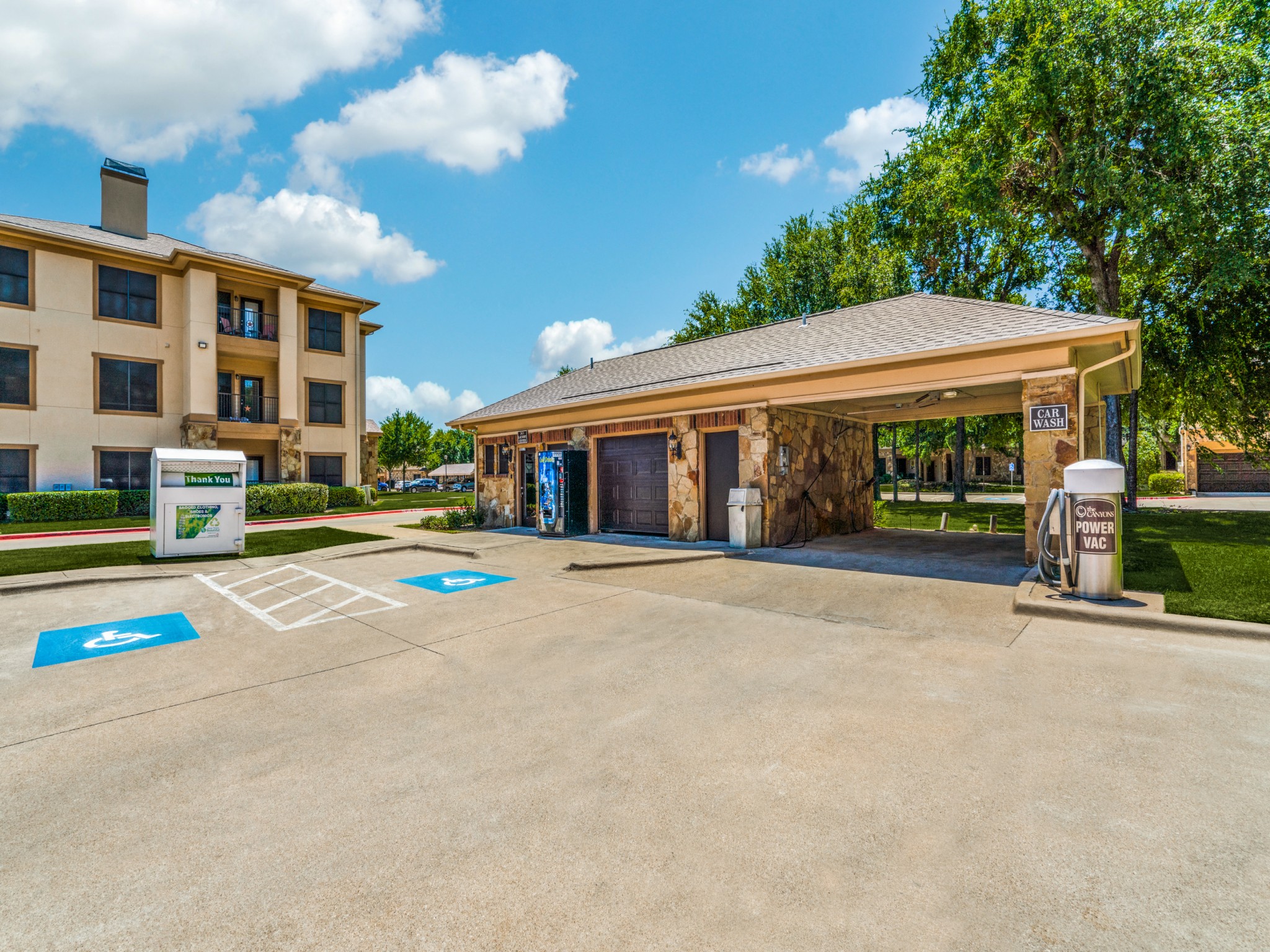 Resident Car wash at The Canyons Apartments, Fort Worth, 76116