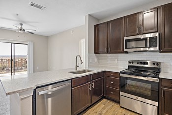 Upgraded appliances - a Cooks dream! - Photo Gallery 48