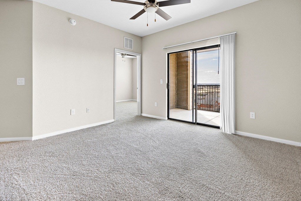 Carpeted Living Area at Las Brisas Apartment Homes, Texas