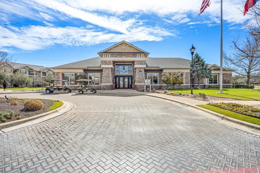 Exterior Porch at Las Brisas Apartment Homes, Round Rock, Texas