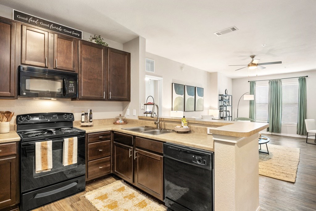 Fully Furnished Kitchen at Las Brisas Apartment Homes, Texas