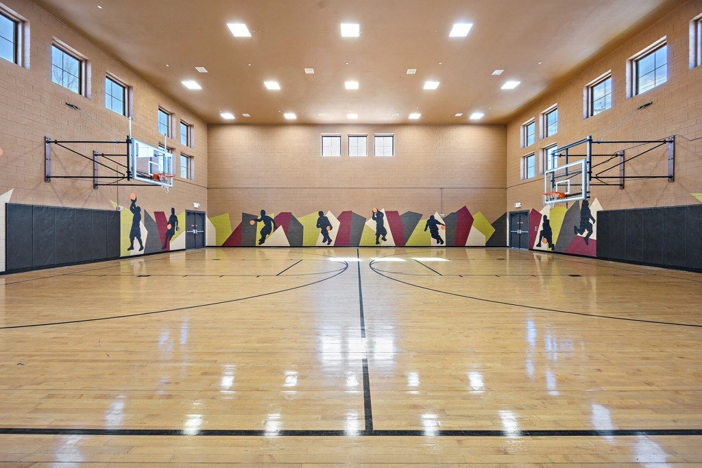 Basketball Court at Las Brisas Apartments in Round Rock, Texas