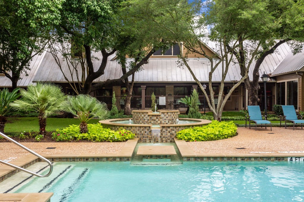Beautiful Pools at Ventana Oaks Apartments, Austin, TX