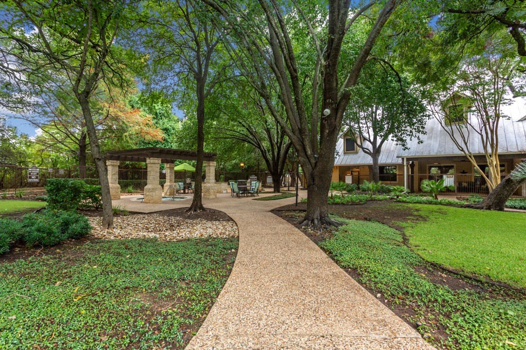 Lush Landscaping at Ventana Oaks Apartments, Texas, 78717