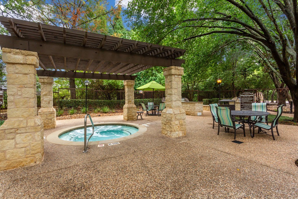 Heated Spas at Ventana Oaks Apartments, Austin, Texas