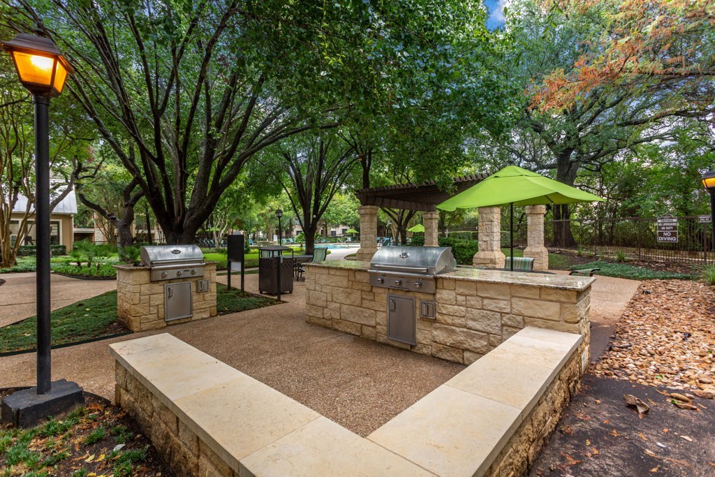 Outdoor Kitchens at Ventana Oaks Apartments, Austin, Texas