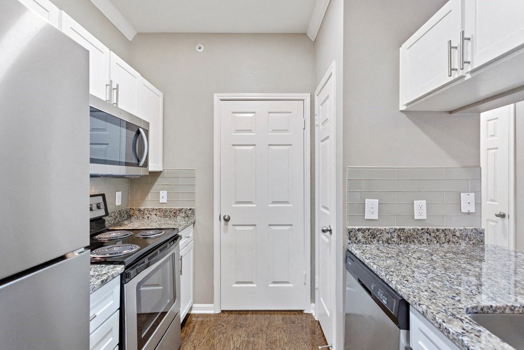 Large Kitchen at Ventana Oaks Apartments, Austin, TX