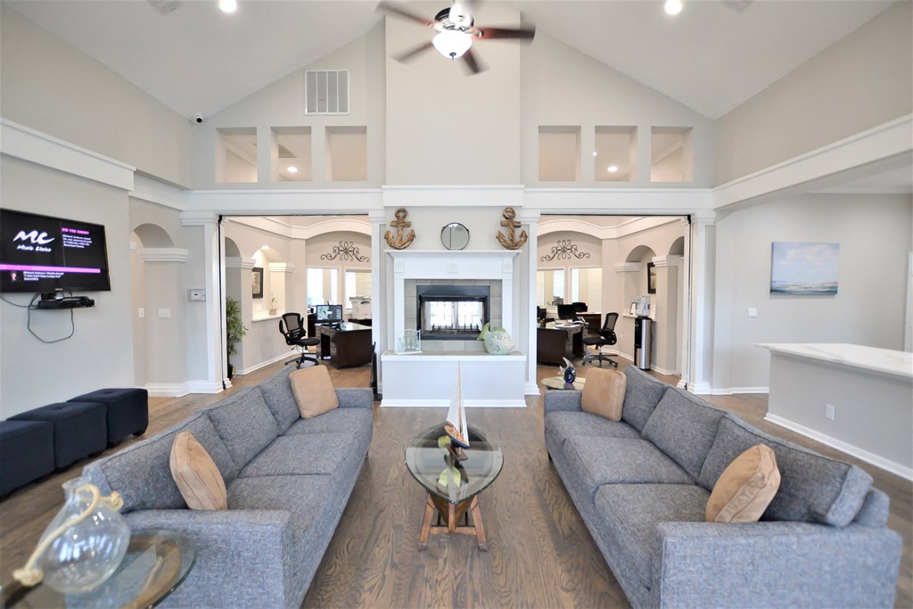 Resident lounge at The Legends at Eagle Mountain Lake, Fort Worth