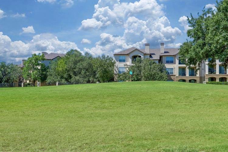 Golf lawn at TalaVera Apartments, San Antonio