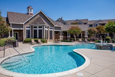 Beautiful resort-style pool in Fort Worth, TX located at The Legends at Eagle Mountain Lake