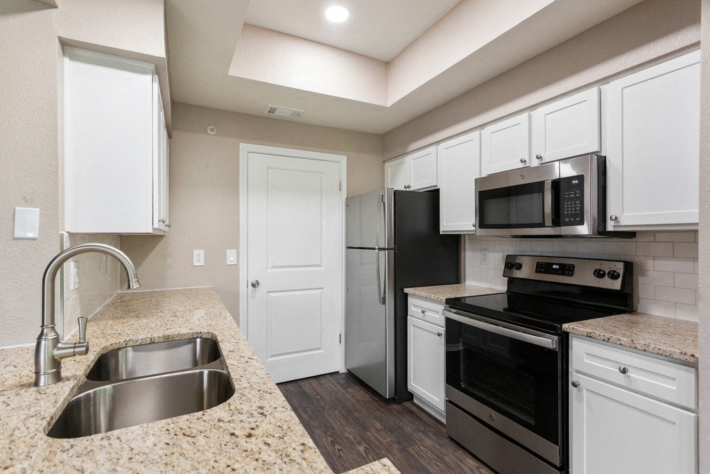 Fully Equipped Kitchen at Waters Edge Apartment Homes, Georgetown, 78626