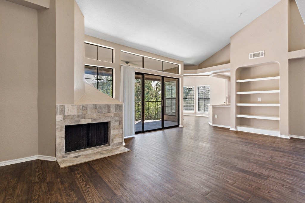 Living Area at Waters Edge Apartment Homes, Georgetown, 78626