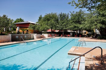 Resorty-style pool - Photo Gallery 3