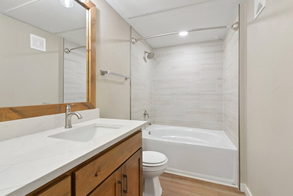 Oval Tub at The Canyons Apartments, Fort Worth, TX, 76116