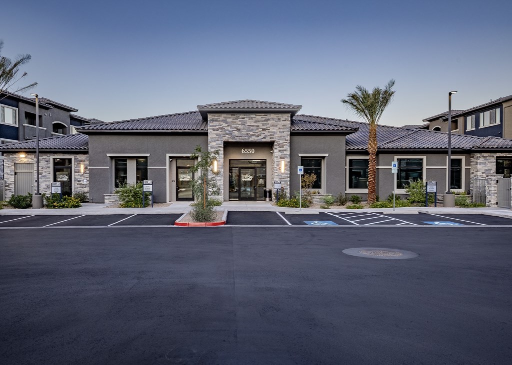 Level 25 At The Curve By Picerne