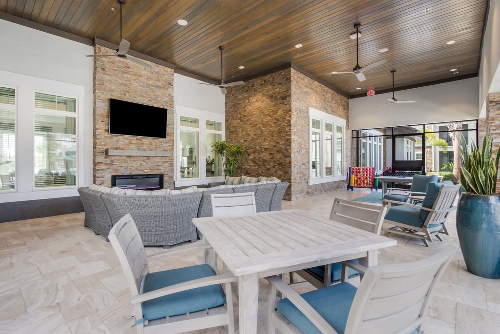 Outdoor Lanai at The Oasis at Lakewood Ranch, Bradenton