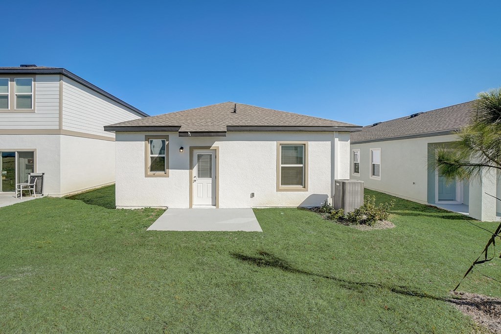 Backyard with lush green grass of the Aspen floor plan at Beacon at Clinton Corners in Dade City, FL