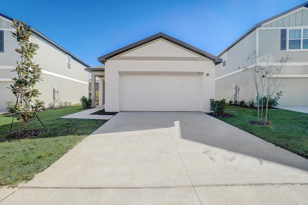 Front view from the driveway of the Oak floor plan at Beacon at Clinton Corners, Rental Homes in Dade City, FL