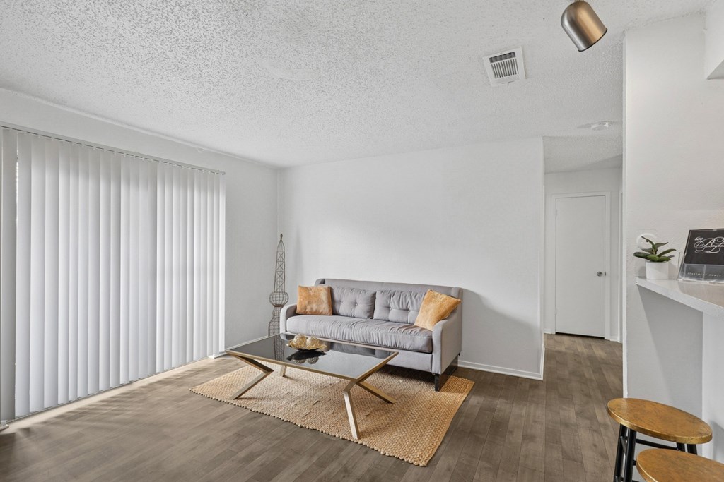 600 Baylor Apartments in Longview, TX a2 living room