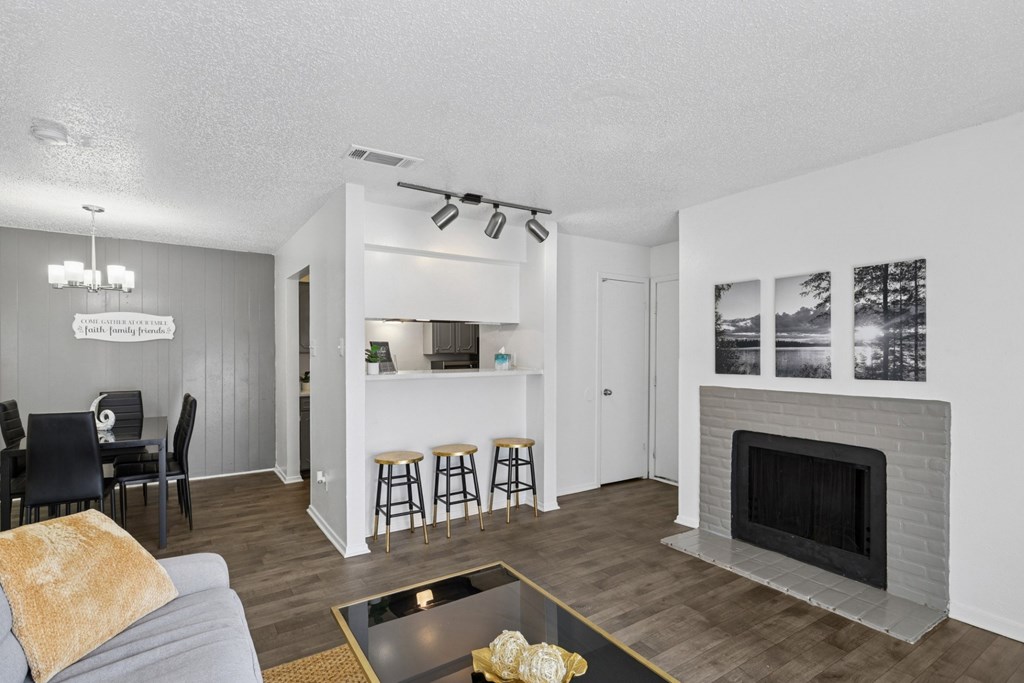 600 Baylor Apartments in Longview, TX living room