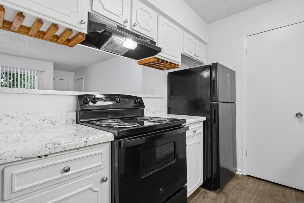 600 Baylor Apartments in Longview, TX b2 kitchen