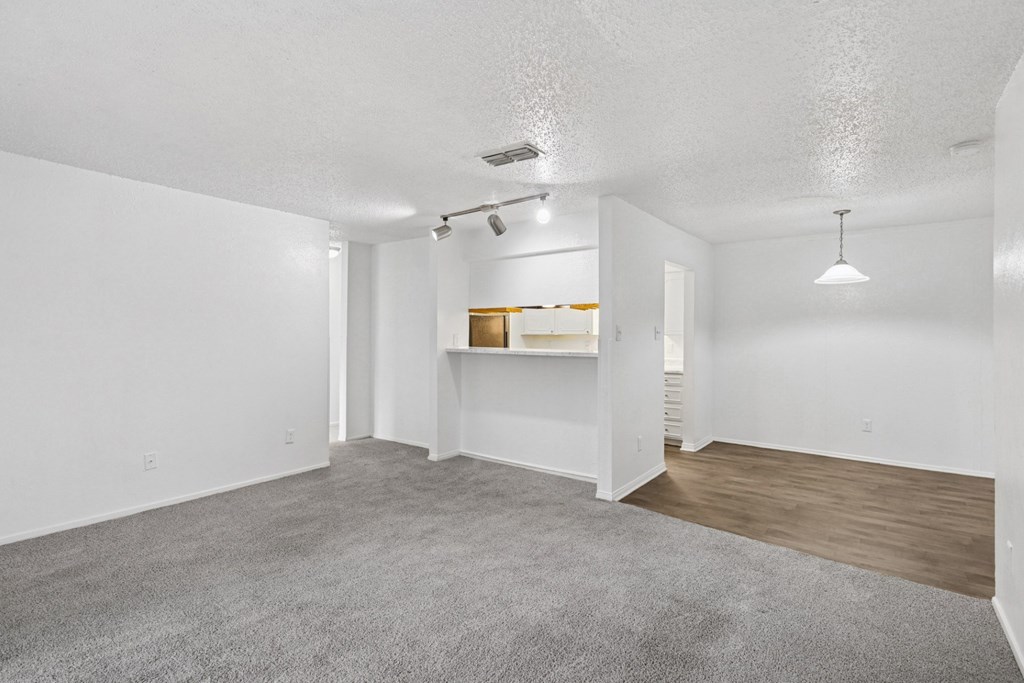 600 Baylor Apartments in Longview, TX b2 living room