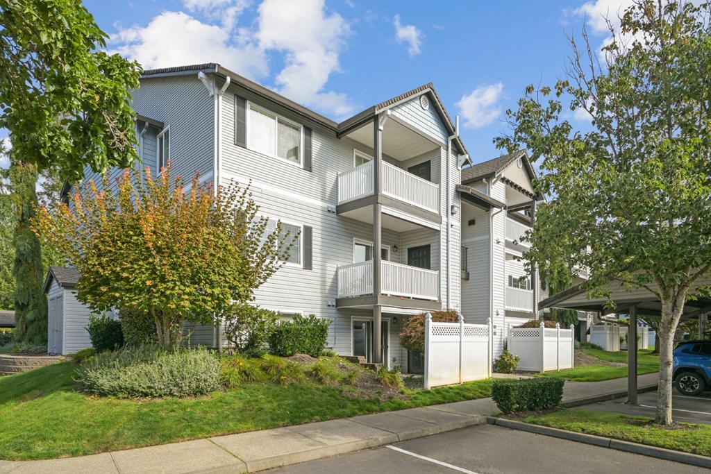Abbey Rowe in Olympia, WA apartment exteriors
