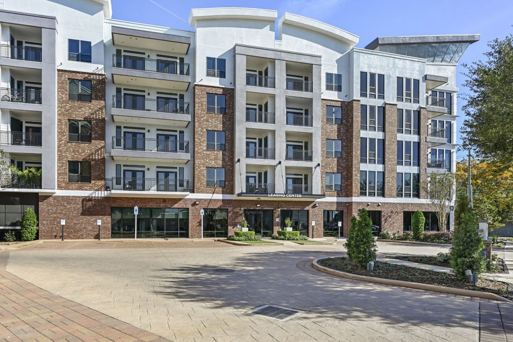 exterior view of Allusion at West University, Houston, TX