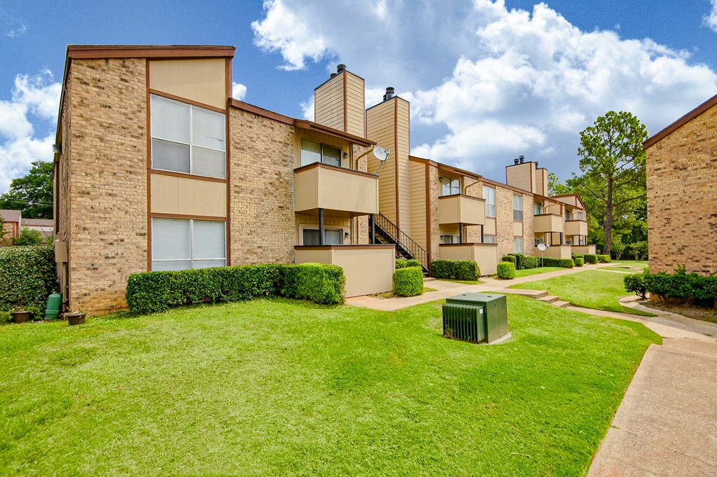 Apartment Exterior 1 at 600 Baylor in Longview Tx