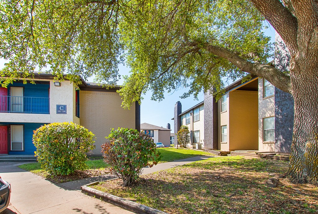 Building Exterior at Heritage Square Apartment in Waco, TX