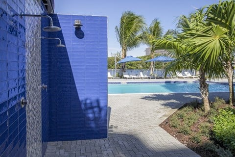 Showerat Blue Lagoon 7, Miami, Florida
